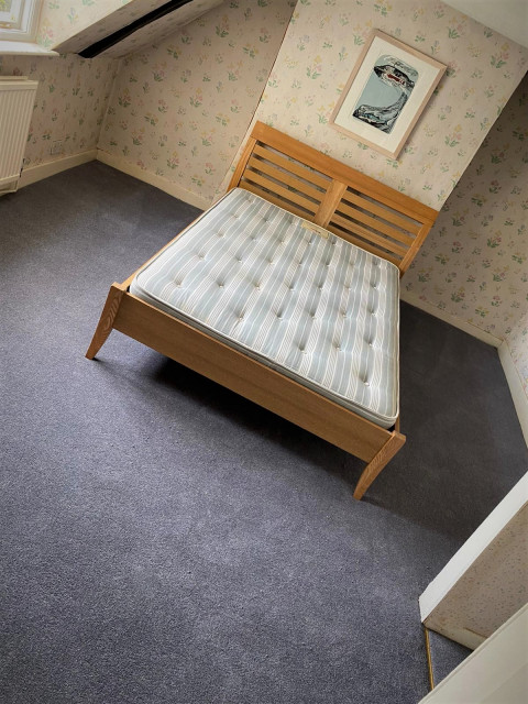Sapphire toned Carpet modern-bedroom