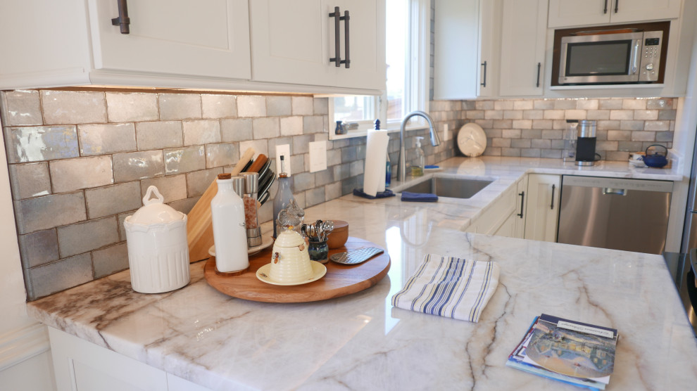 Mid-sized transitional u-shaped medium tone wood floor and brown floor eat-in kitchen photo with an undermount sink, shaker cabinets, white cabinets, quartzite countertops, blue backsplash, porcelain backsplash, stainless steel appliances, a peninsula and white countertops