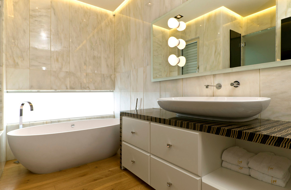 Design ideas for a contemporary bathroom in Tel Aviv with a vessel sink.