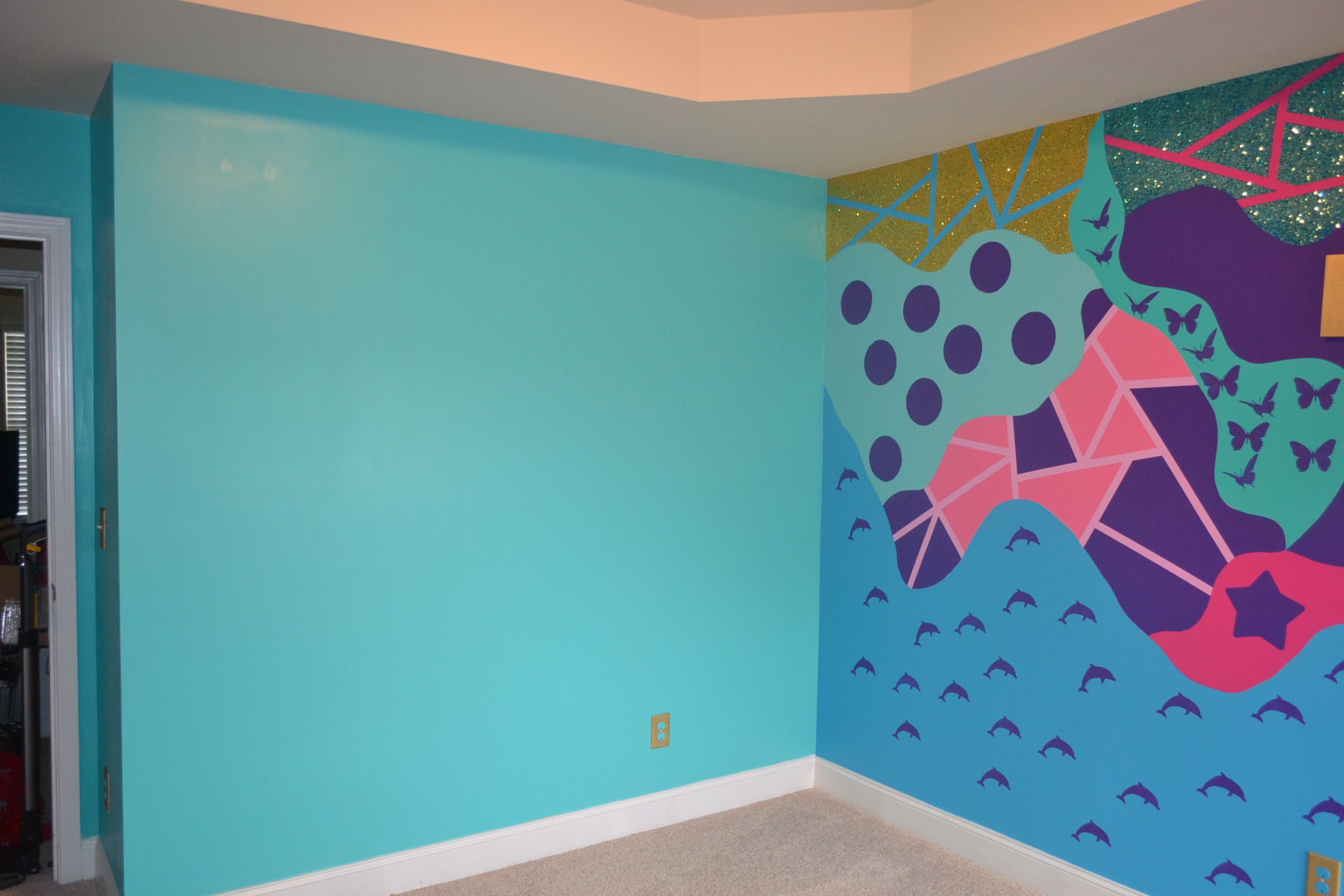 Abstract Princess Wall w/ Contrasting Colors