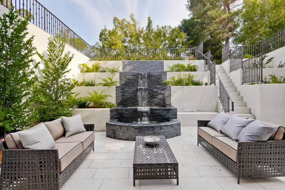 This is an example of a transitional courtyard patio in Los Angeles with no cover.