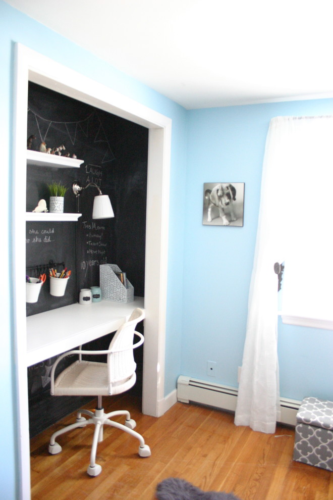 This is an example of a traditional kids' room in Boston.