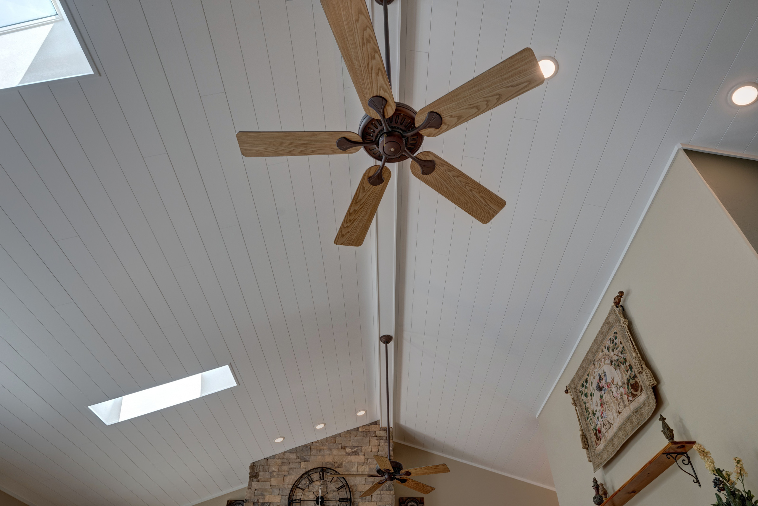 118 Chatham Lane - Ceiling, Fireplace, Floor