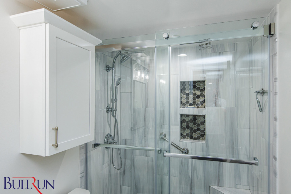 Immagine di una stanza da bagno design di medie dimensioni