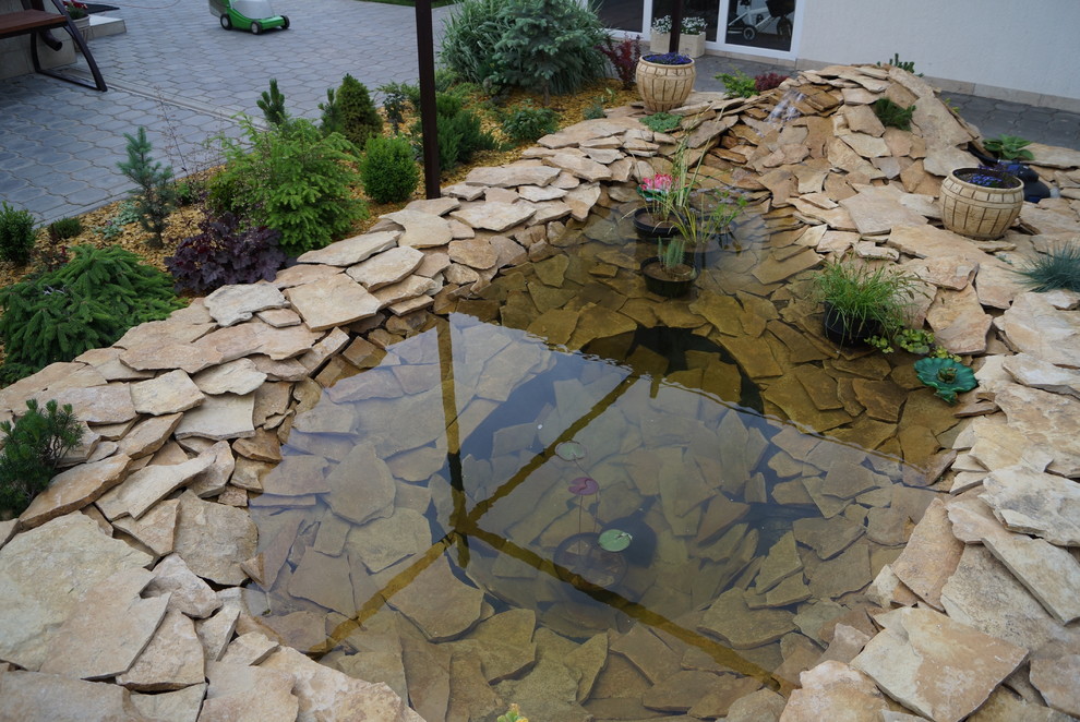 Садовый пруд в африканском стиле