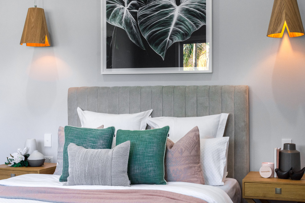 Photo of a transitional bedroom in Brisbane.