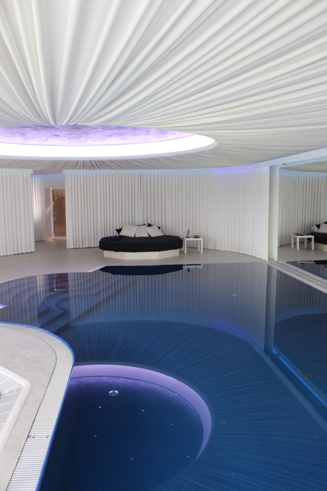 Indoor-Pool in individueller Form in Berlin