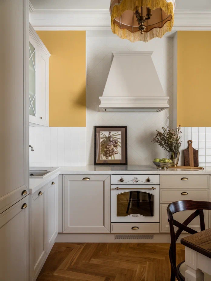 Жизнь на высоте : яркая квартира с видом на Котельническую набережную