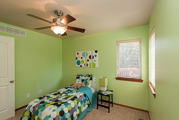 Example of a transitional home design design in Cedar Rapids