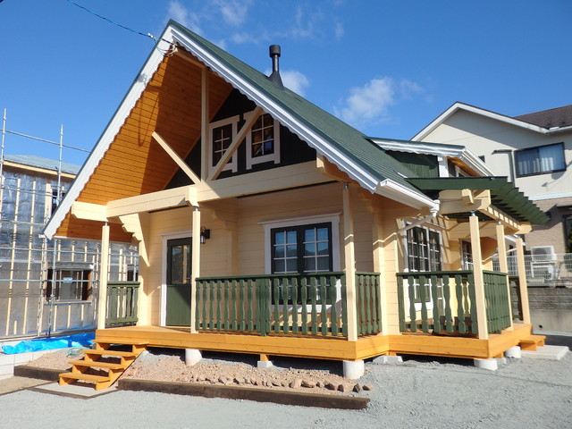 ログハウス住宅１ scandinavo-facciata