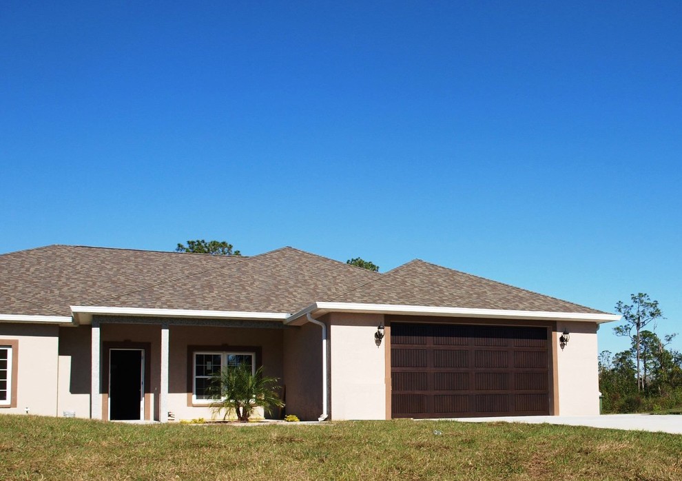This is an example of a mid-sized traditional two-car garage in Tampa.