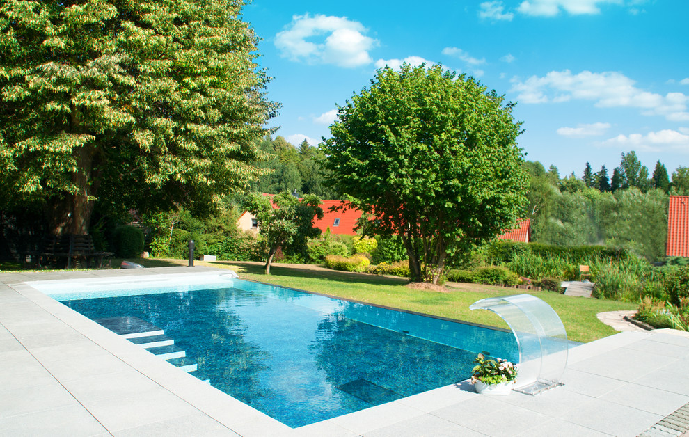 Großer Moderner Pool in Sonstige