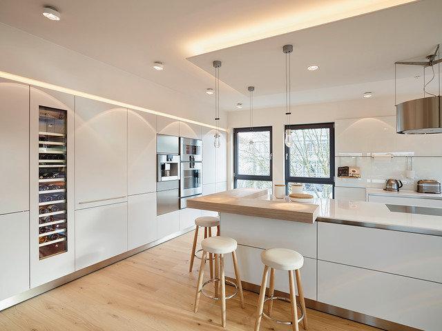 Penthouse contemporary-kitchen