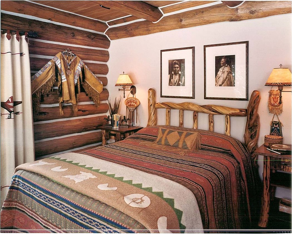 Example of a mid-sized mountain style home design design