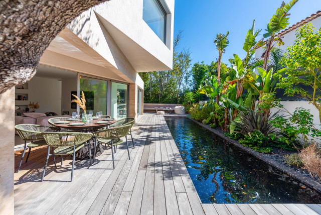 Villa B contemporary-pool