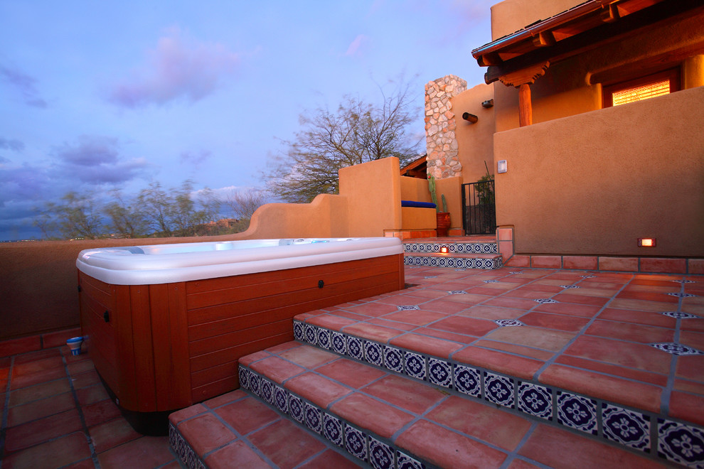 Photo of a mediterranean patio in Phoenix.