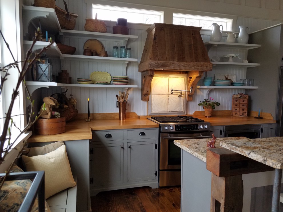 Photo of a country kitchen in Milwaukee.