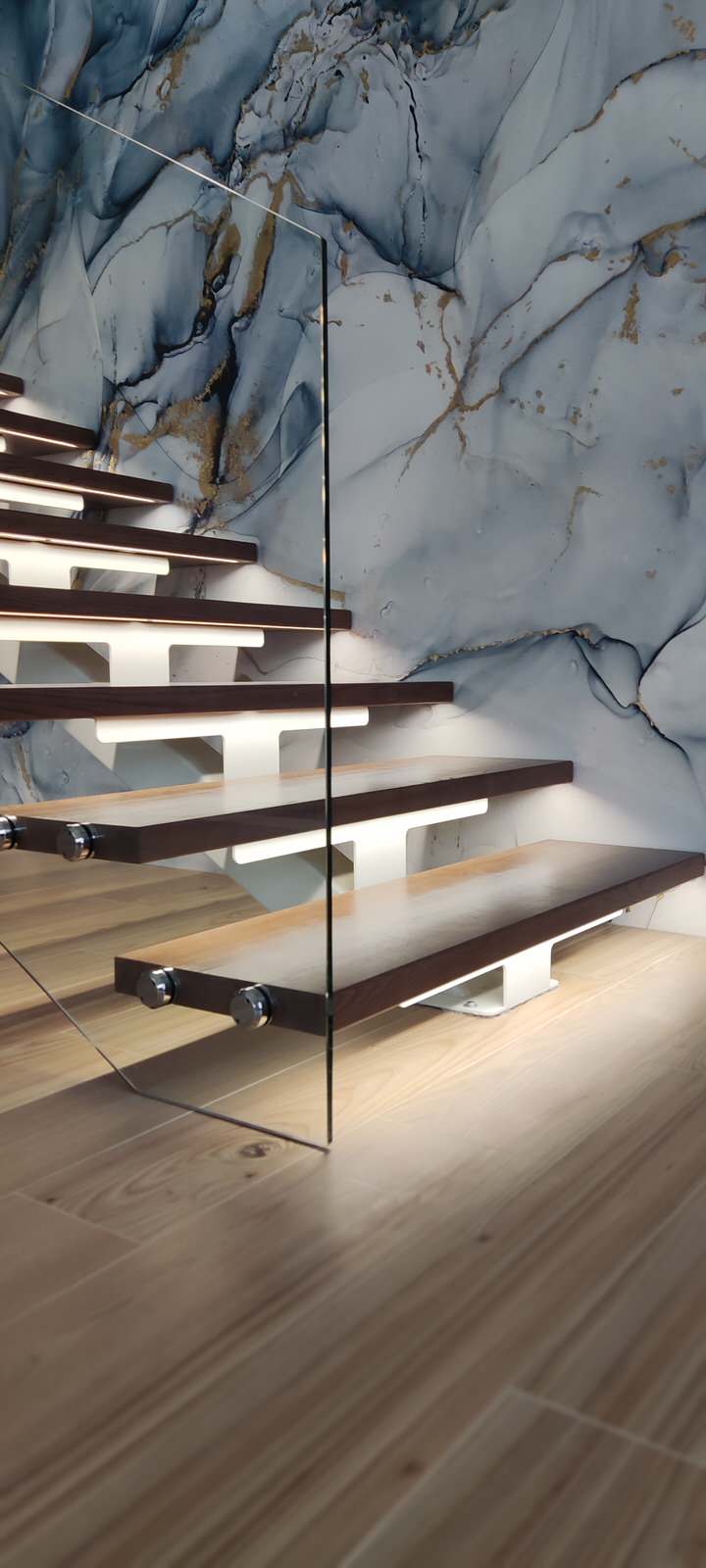 Лестница с подсветкой