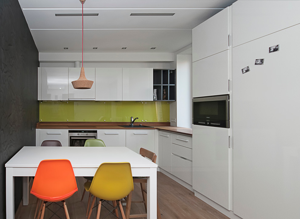 Кухня с тиковой столешницей