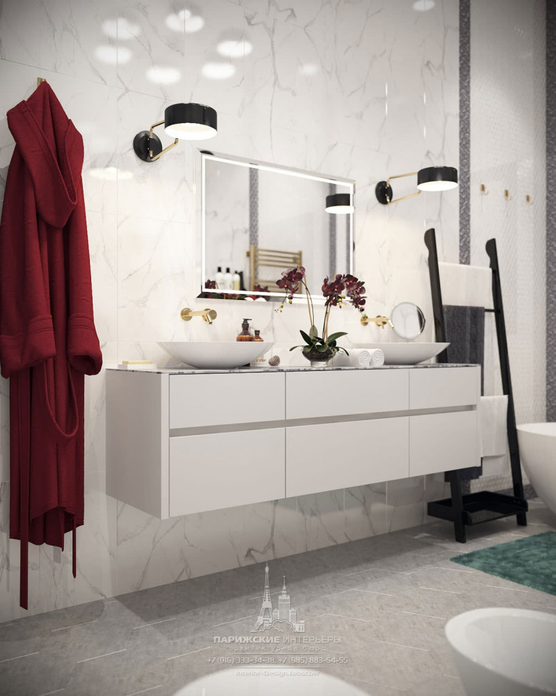 Океанский подарок. Бордовые акценты в московской 3-комнатной квартире