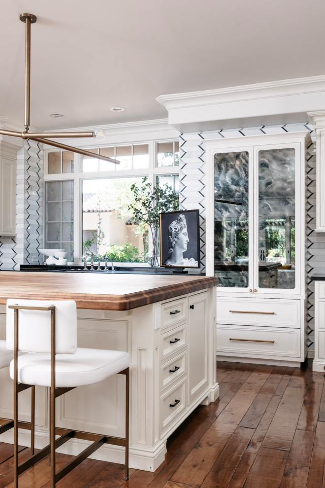 Kitchen - transitional kitchen idea in Phoenix