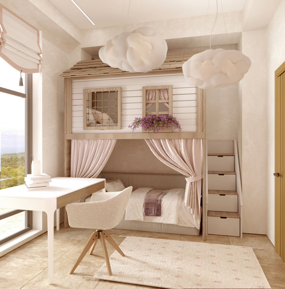 Двухэтажный жилой дом с видом на горы.