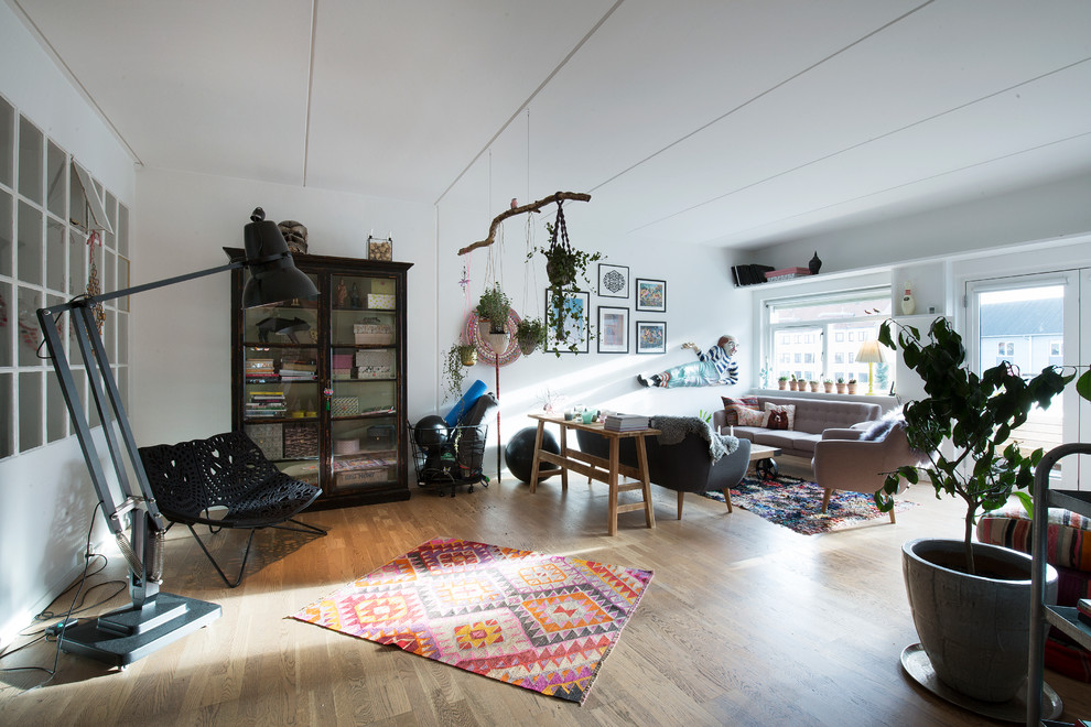 Inspiration for an eclectic living room in Copenhagen.
