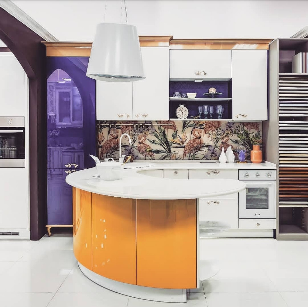 Гнутая кухня для мебельного салона