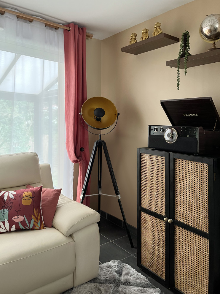 Exemple d'un salon éclectique ouvert.
