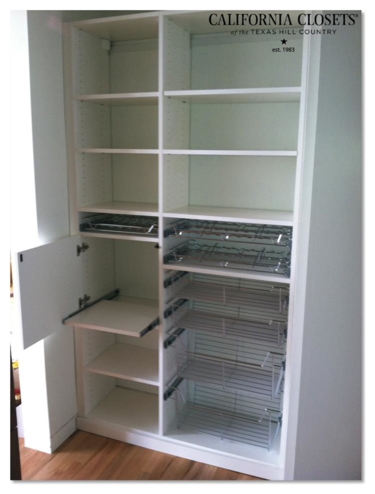 Kitchen pantry - transitional kitchen pantry idea in Austin