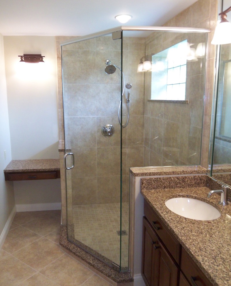 Corner glass shower