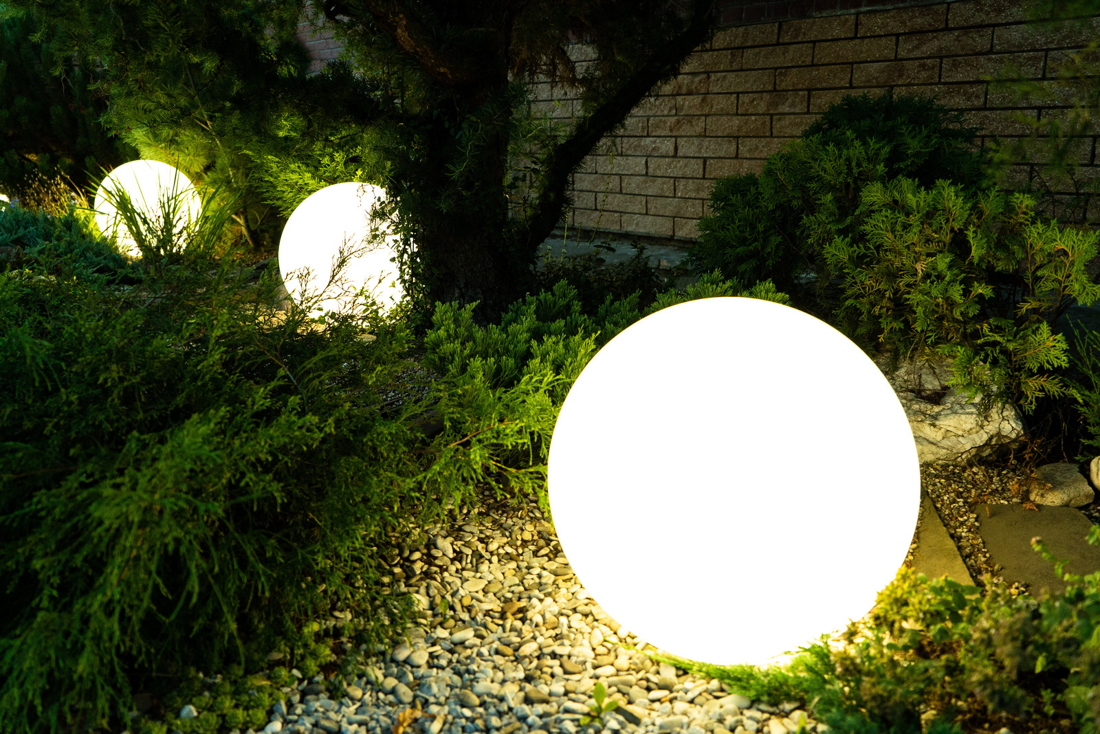 Освещение территории загородного дома