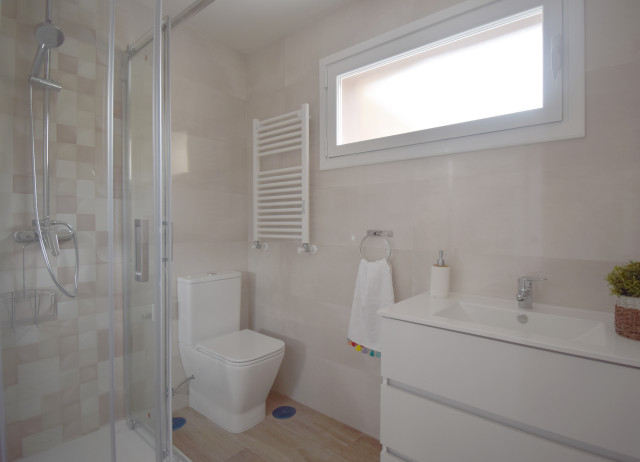 SAGAR&Oacute; minimalistisch-badezimmer