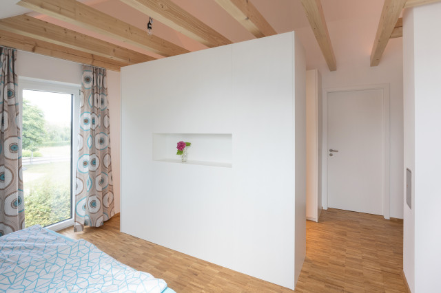 EInbauschränke und Trennwand im Schlafzimmer - Modern - Schlafzimmer -  Stuttgart - von Neue Räume - Die Küchen Schreiner | Houzz
