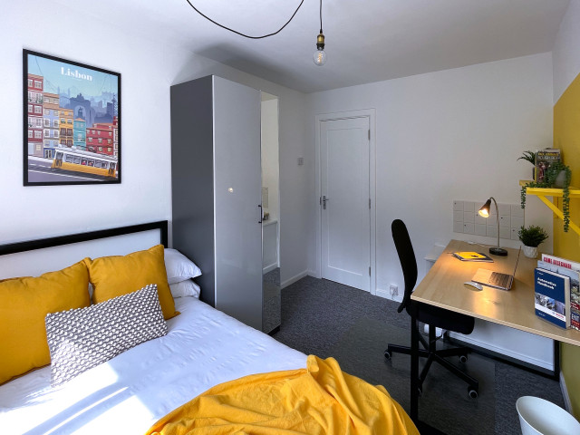 Student House modern-bedroom