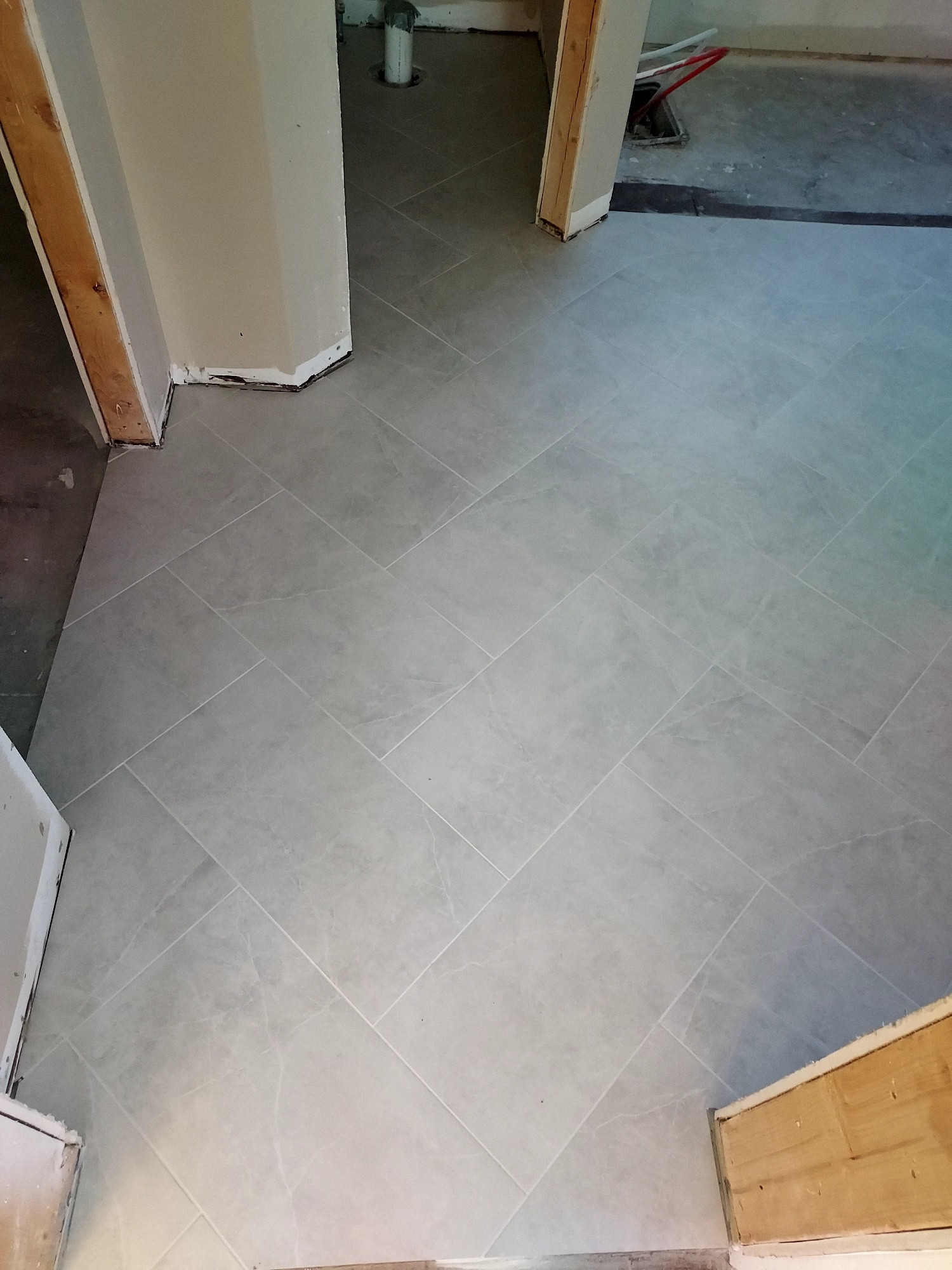 Tile floor with complex walls