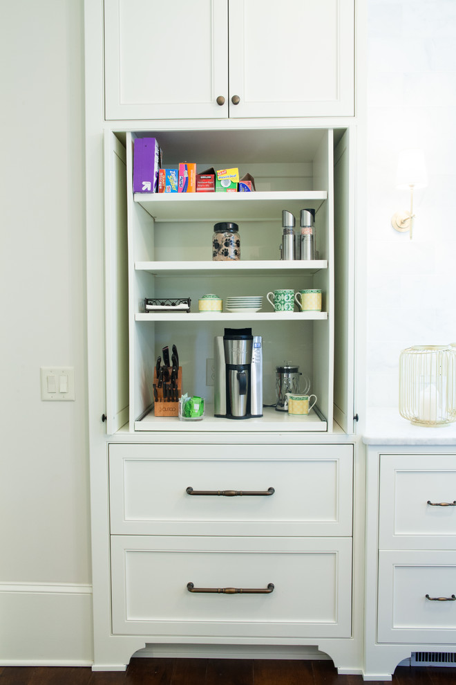 Transitional home design photo in Atlanta