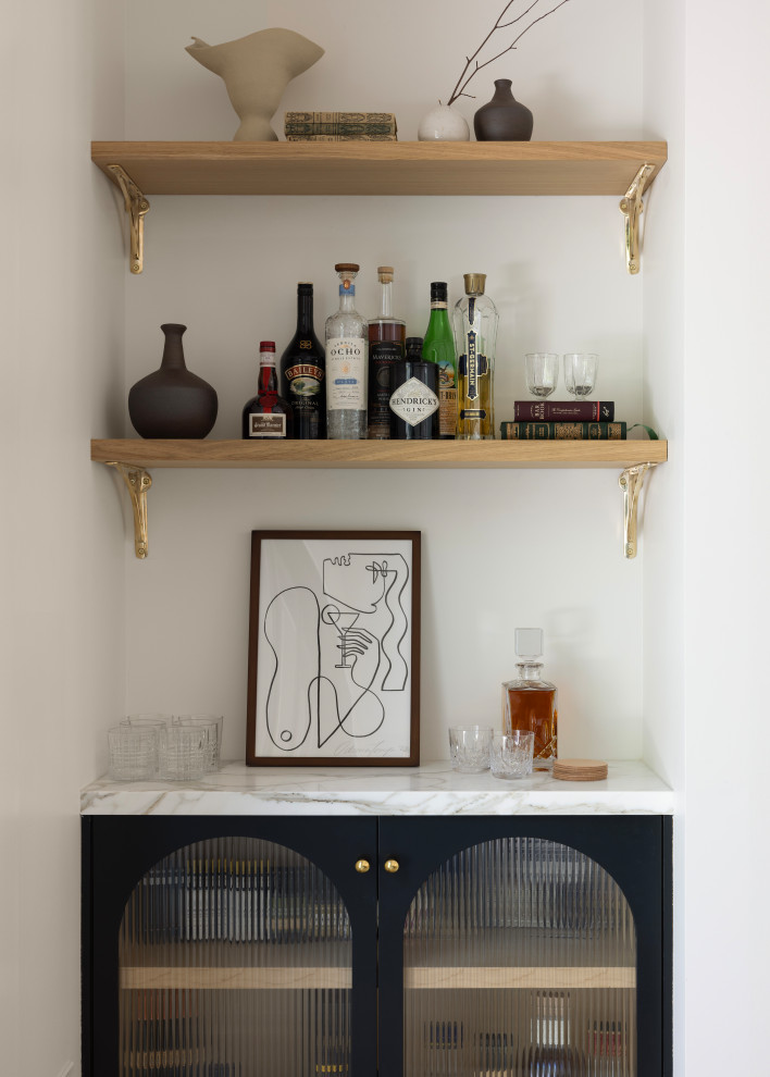 Example of a transitional home bar design in San Francisco