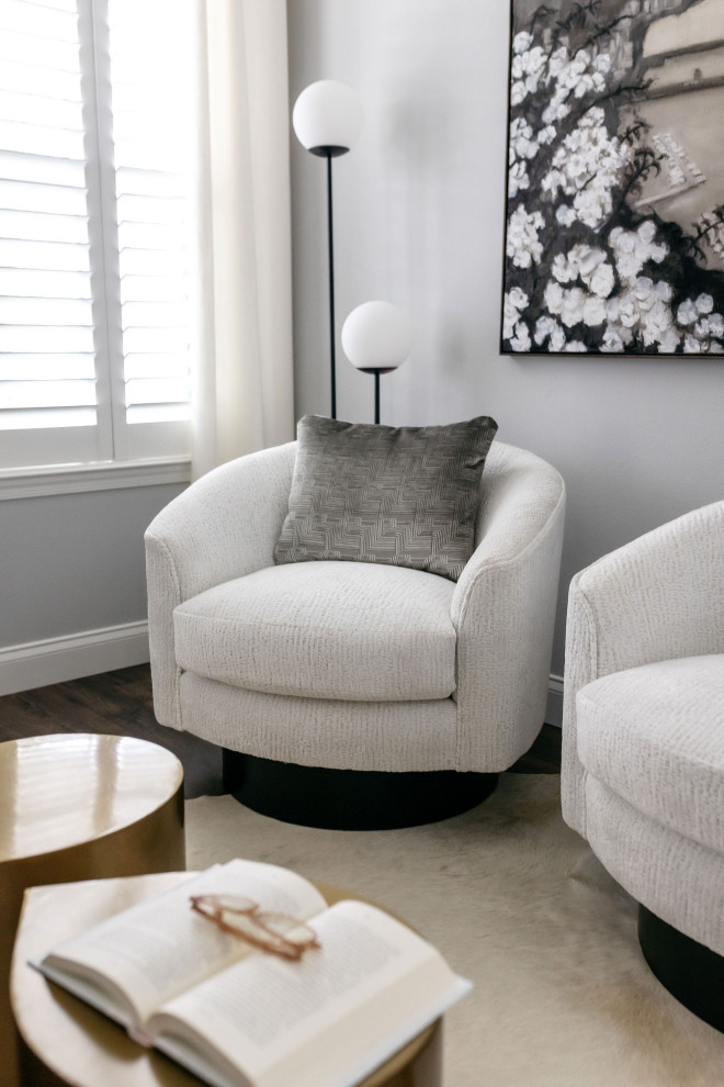 Example of a transitional home design design in Jacksonville