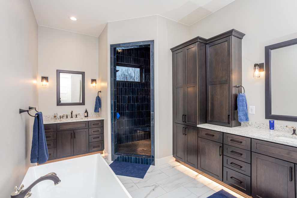 Bathroom - transitional bathroom idea