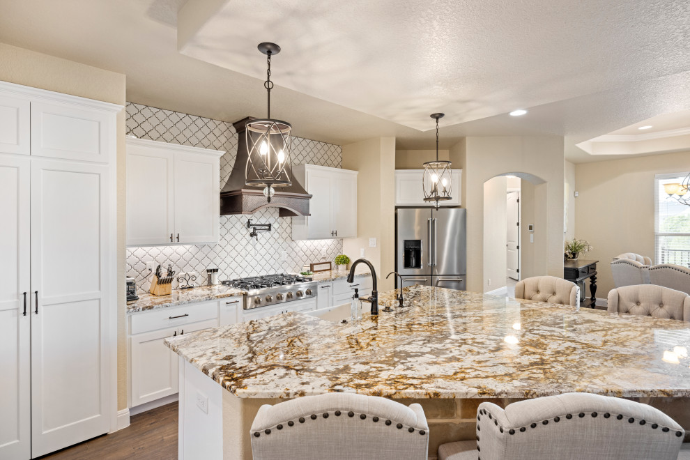 Example of a transitional kitchen design in Austin