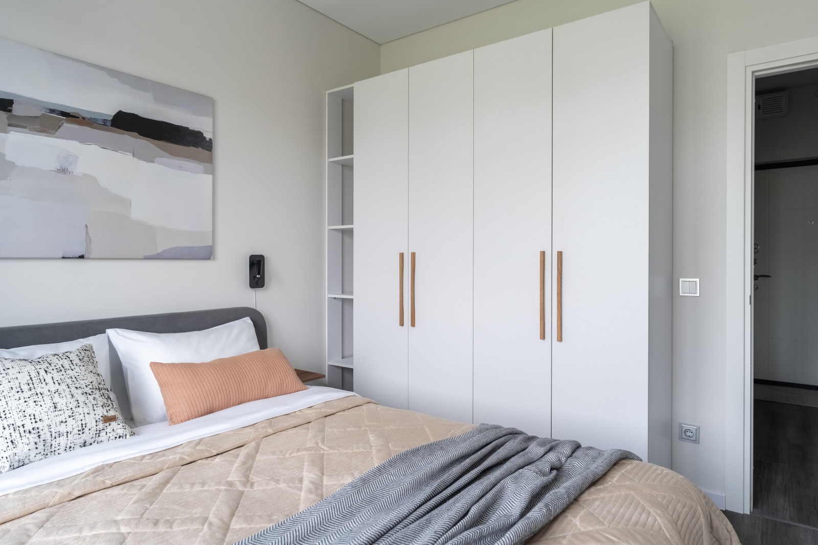 Парадный ансамбль, 2евро, 32м2