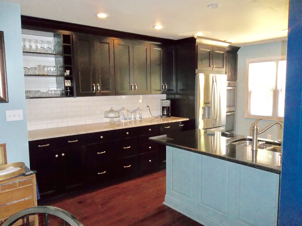 Transitional kitchen photo in Newark