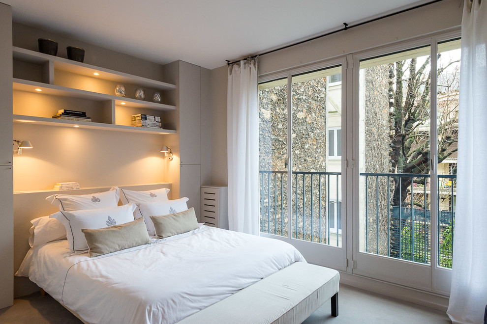 Design ideas for a mid-sized contemporary master bedroom in Paris with beige walls.
