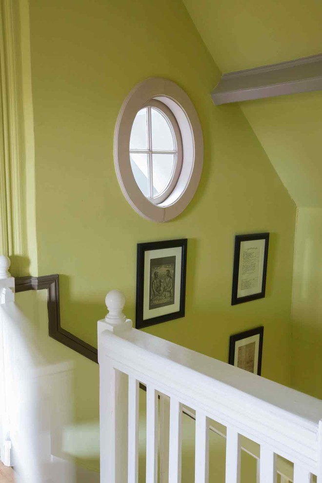 Design ideas for a mid-sized country wood curved staircase in Paris with painted wood risers.