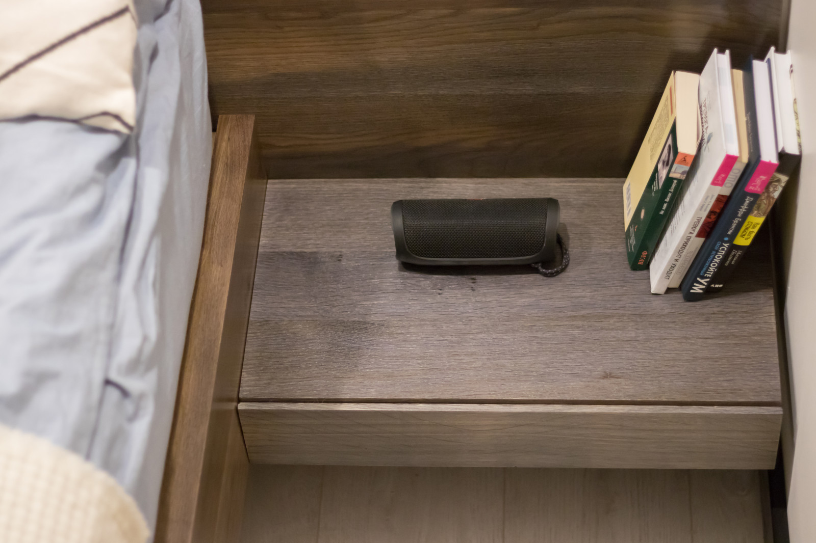 Кровать из массива дуба