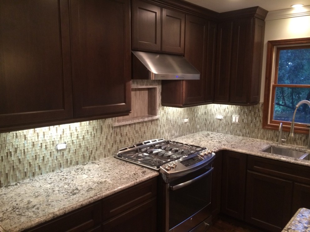 Example of a mid-sized transitional l-shaped dark wood floor kitchen design in Chicago with a double-bowl sink, shaker cabinets, dark wood cabinets, granite countertops, green backsplash, glass tile backsplash and an island