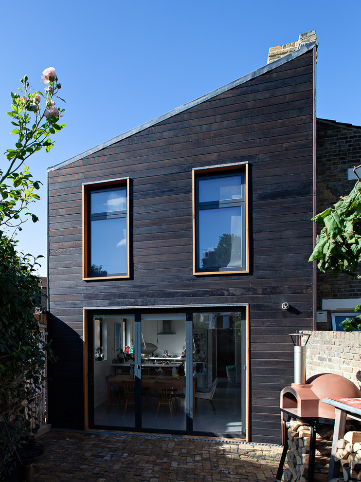 Inspiration for a mid-sized modern exterior in London.