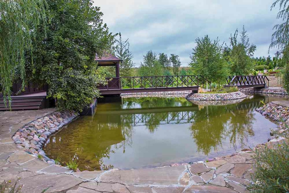 Садовые дорожки и беседка