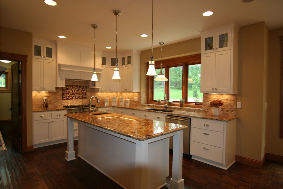 Kitchen - transitional kitchen idea in Minneapolis